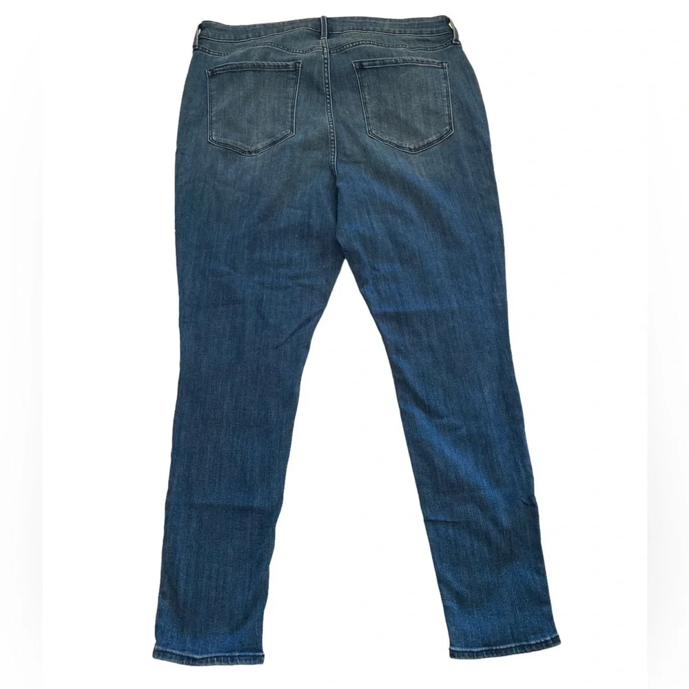 Old Navy Medium Rinse Super Skinny Blue Jean Size 18